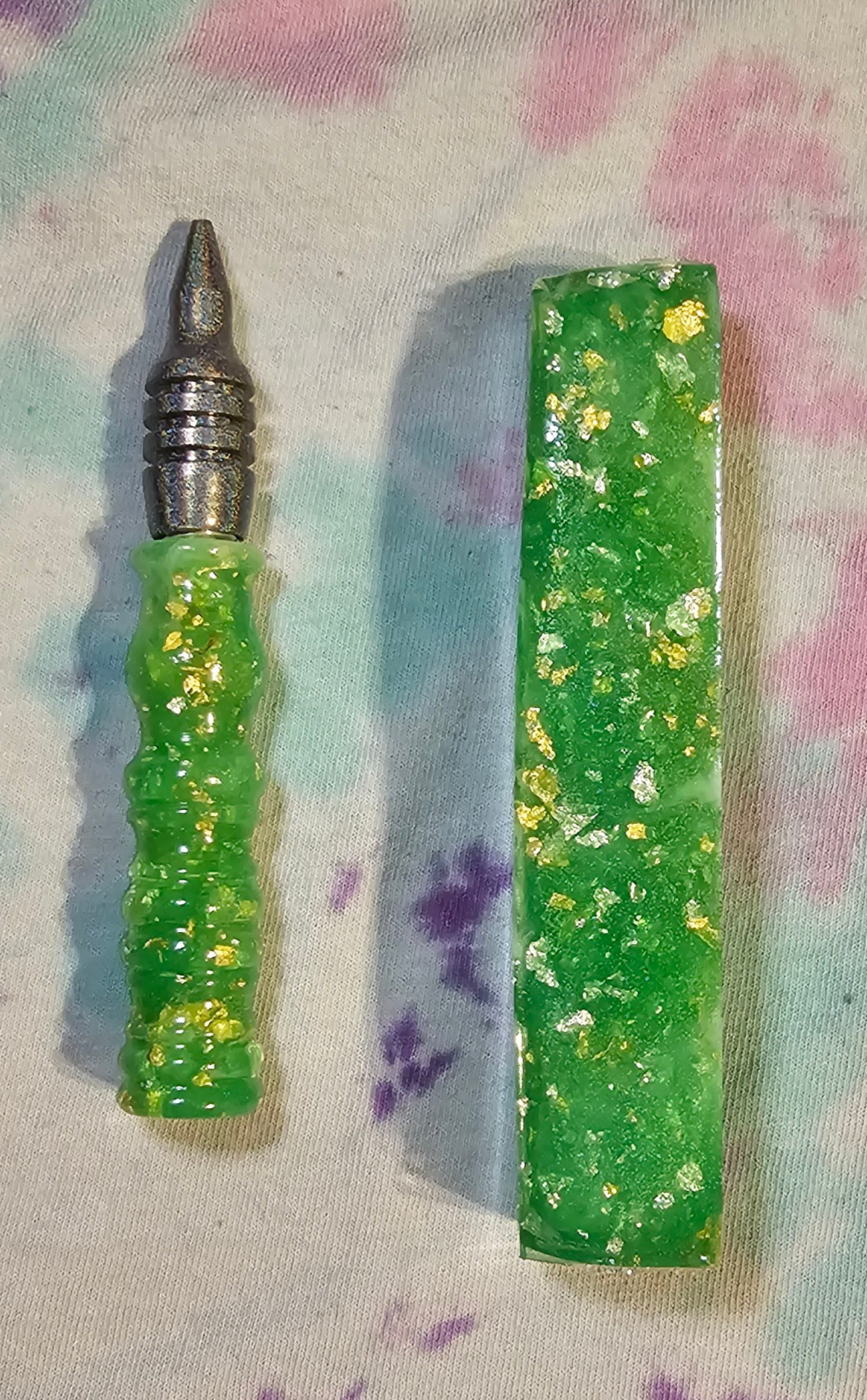 Pen Pictured is for reference only Green Flake